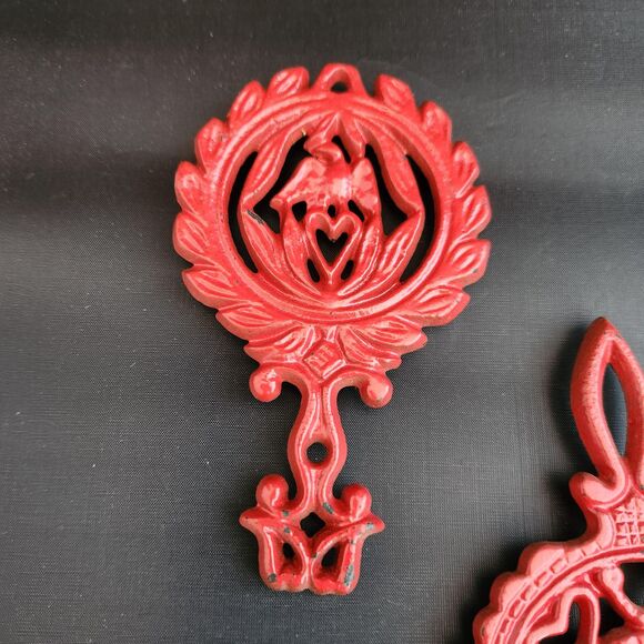 Cast Iron Eagle Tulip & Wheel Mini Footed Trivets Red Enamel Set 3 VTG Wilton - Picture 4 of 9
